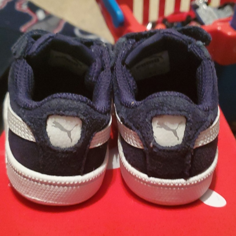 Sneakers - Picture 4 of 4
